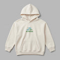 2-7 yaş arası çocuklar için ekru renkli, premium kalitede kapüşonlu sweatshirt. 'I STILL LIVE WITH MY PARENTS' yazılı renkli Alman nakış tasarımıyla eğlenceli bir duruş sergiler. %100 pamuklu, Oeko-Tex sertifikalı heavyweight kumaşı, soğuk günlerde sıcak tutarken yumuşacık dokusuyla cildi terletmez. Oversize kesimi, kanguru cebi ve esnek ribana manşetleri ile çocuklara maksimum hareket özgürlüğü sunar. Türkiye'de üretilen, sağlıklı ve dayanıklı bir çocuk kıyafetidir.