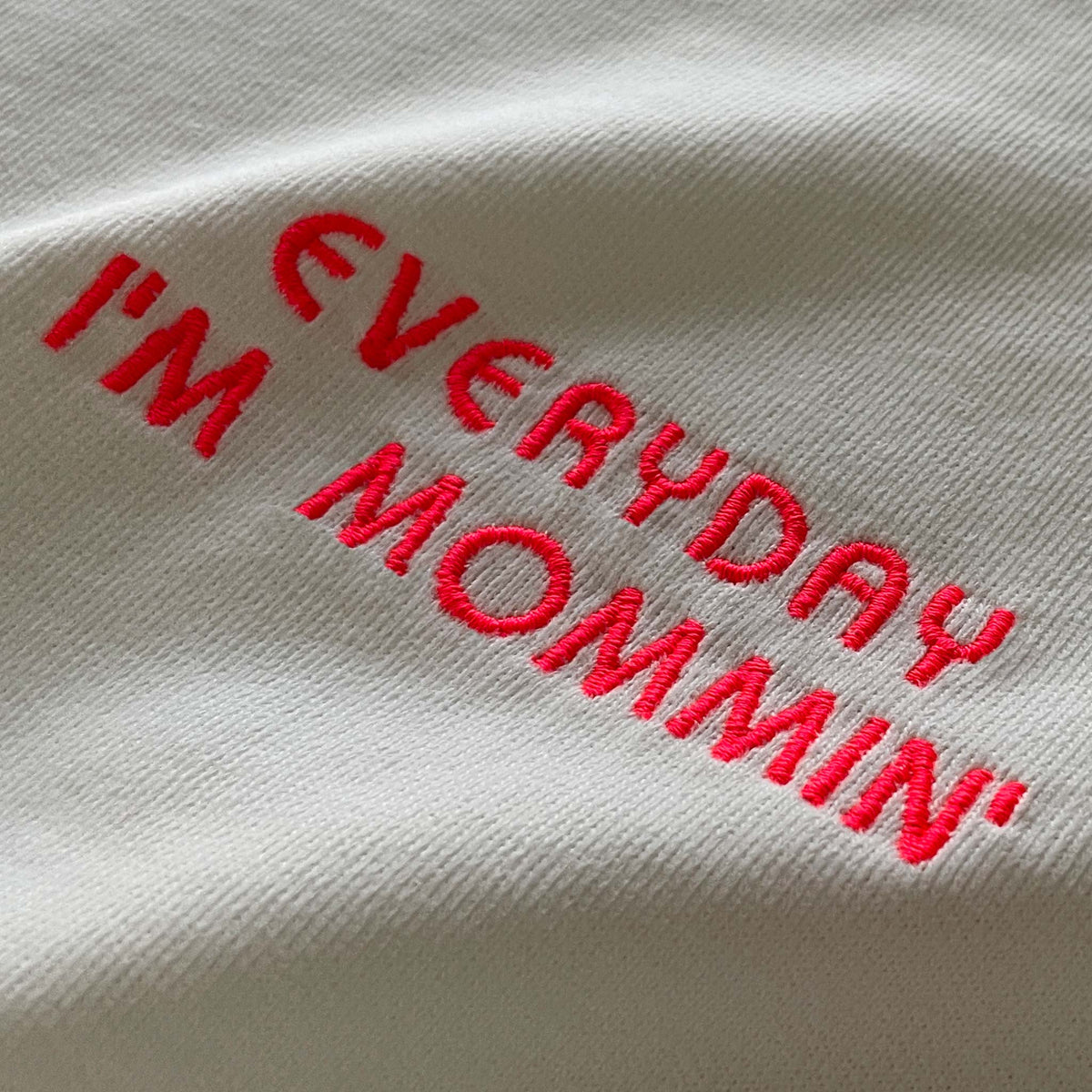 Everyday I'm mommin' Yetişkin Loose Fit T-Shirt %100 Pamuklu