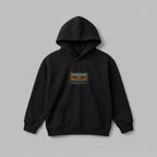 Siyah renkli, dört mevsim kullanıma uygun, nefes alan pamuklu kumaştan üretilmiş kapüşonlu çocuk sweatshirt. Göğüs kısmında 70'ler ve 80'lerin ruhunu yansıtan, cross stitch tekniğiyle işlenmiş pixel art temalı nostaljik kaset (Mix Tape) nakışı yer alır. Tasarıma isim ekleterek ürünü tamamen kişiselleştirebilirsiniz. Birinci sınıf Alman nakış ipliği ile işlenen bu özel tasarım, çocuklara gün boyu konfor sağlayan premium bir seçenektir.