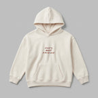 Krem renkli, Oeko-Tex sertifikalı kalın polar çocuk kapüşonlu sweatshirt. Göğüs kısmında kırmızı renkli "DAD'S BEST" yazısı ve hemen altında renkli noktalarla detaylandırılmış "F.R.I.E.N.D" nakışı yer alır. İçi şardonlu dokusu kışın soğuğu keser, sıcak tutar ve terletmez. Yüksek kalite Alman nakış işçiliğiyle üretilmiş kanguru cepli, babalar ve çocuklar için tasarlanmış anlamlı premium kışlık tasarım.