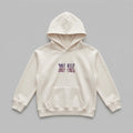 Krem renkli, Oeko-Tex sertifikalı kalın polar çocuk kapüşonlu sweatshirt. Göğüs kısmında mor ve pembe tonlarında geçişli renk efektiyle "HALF WILD HALF CHILD" yazılı esprili nakış detayı yer alır. İçi şardonlu dokusu kışın sıcak tutar, rüzgarı keser ve terletmez. Fermuarsız tasarımı, kanguru cebi ve birinci sınıf Alman nakış ipliği kullanılarak özenle üretilmiş, çocukların enerjik doğasına uyum sağlayan premium kışlık tasarım.