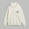 Aile üyelerinizin sayısına özel uyarlanan esprili nakışa sahip krem renkli premium ebeveyn hoodie. Oeko-Tex sertifikalı %65 pamuklu rüzgar kesen dış yüzeyi ve içi kalın şardonlu yapısıyla soğuk havalarda üstün ısı yalıtımı sağlar. Birinci sınıf Alman nakış tekniği kullanılarak işlenen bu özel tasarım, dökümlü yapısı ve nefes alan kumaşıyla terlemeyi önler. Dayanıklı kanguru cebi ve kalın ribana detaylarıyla hem konforlu hem de yıpranmaya karşı uzun ömürlü bir kış gardırobu parçasıdır.
