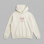 Annelik güzelliğini yansıtan "MOM is a reflection of WOW" nakış tasarımıyla öne çıkan krem renkli premium kadın hoodie modeli. Yüksek kalite Alman nakış sanatıyla işlenmiş bu model, %65 pamuklu rüzgar geçirmeyen dış yüzeyi ve içi kalın şardonlu polar dokusuyla soğuğa karşı tam koruma sağlar. Nefes alan dökümlü yapısı sayesinde terlemeyi engeller. Oeko-Tex onaylı sağlıklı kumaşı, kullanışlı kanguru cebi ve dayanıklı ribana detaylarıyla anneler için hem anlamlı hem de konforlu bir kışlık gardırop parçasıdır.