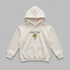 2-7 yaş arası çocuklar için krem renkli, içi şardonlu polar kapüşonlu sweatshirt. Göğsünde esprili piksel sanat ördek figürü ve 'WHAT THE DUCK!?' yazılı nakış tasarımı yer alır. Oeko-Tex sertifikalı, %65 pamuklu tok kumaşı sayesinde kış aylarında rüzgarı keser ve sıcacık tutarken cildi terletmez. Geniş kanguru cebi ve esnek ribana manşetleriyle çocuklara oyun oynarken maksimum hareket özgürlüğü ve konfor sunan, kaliteli ve dayanıklı premium kışlık kıyafet seçeneği.