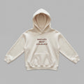 2-7 yaş arası çocuklar için özel üretilen krem renkli kapüşonlu sweatshirt önden görünümü. Dayı ve amcalara hediye edilebilecek 'UNCLE'S BEST FRIEND' nakışlı konsept tasarım. %65 pamuklu şardonlu iç dokusu kış aylarında terletmeden sıcak tutar. Oeko-Tex sertifikalı bu çocuk hoodie, geniş kanguru cebi ve esnek manşetleriyle hareket özgürlüğü sağlar. Kaliteli ve dayanıklı kışlık çocuk üst giyim arayan ebeveynler için ideal, rüzgarı kesen pürüzsüz dış yüzeye sahip tasarımdır.