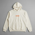Krem renkli, Oeko-Tex sertifikalı kalın polar ebeveyn kapüşonlu sweatshirt. Oyuncu çocukların "PLAYER" tasarımını tamamlayan, turuncu iplikle işlenmiş "WATCHER" nakışına sahiptir. İçi şardonlu dokusuyla kışın rüzgarı keser, sıcak tutar ve terletmez. Fermuarsız tasarımı, kanguru cebi ve yüksek kalite Alman işçiliğiyle üretilmiş premium kışlık aile kombini parçası.