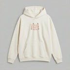 Dünyanın en iyi annelerine özel tasarlanan, krem renkli premium kadın hoodie modeli. Yüksek kalite Alman nakış sanatıyla işlenmiş World's Best Mom mesajı ve zarif yıldız figürleriyle öne çıkar. %65 pamuklu rüzgar geçirmeyen dış yüzeyi ve içi kalın şardonlu polar dokusuyla soğuğa karşı tam koruma sağlarken, dökümlü ve nefes alan yapısıyla terletmez. Oeko-Tex onaylı bu uzun ömürlü model; kullanışlı kanguru cebi ve kalın ribana etek ucuyla konforu şıklıkla birleştirir.