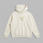 Günlük hayatta annelerin konforunu artırmak için özel hazırlanan, krem renkli premium kadın hoodie modeli. Yüksek kalite Alman nakış tekniği kullanılarak eklenen You're doing great MOM! mesajı ve kalp detayıyla öne çıkar. %65 pamuklu içeriği ve içi şardonlu polar dokusu sayesinde soğuğa karşı üstün koruma sağlarken, nefes alabilen yapısıyla gün boyu rahatlık sunar. Geniş kanguru cebi ve kalın ribana etek ucuyla uzun ömürlü, Oeko-Tex onaylı harika bir günlük giyim alternatifidir.