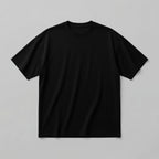 Siyah renkli, %100 pamuklu Oeko-Tex sertifikalı boş premium yetişkin oversize t-shirt mockup görseli. Tok duruşlu heavyweight kumaşı, nefes alan ve terletmeyen yapısıyla günlük konfor için idealdir. Anneler ve babalar için tasarlanan bu boş model, "everyday i'm mommin'" gibi özel neon nakış veya baskı tasarımlarını uygulamak ve renk seçeneklerini sergilemek için pürüzsüz ve kaliteli bir zemin sunar. Dayanıklı ve uzun ömürlü bir temel parça.
