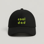 Siyah renkli %100 pamuklu premium beyzbol şapkası. Ön panelinde neon yeşil iplikle, modern ve yuvarlak fontla işlenmiş "cool dad" nakışı yer alır. Birinci sınıf Alman nakış işçiliği ile özenle üretilmiştir. Nefes alan pamuklu dokusu ve ayarlanabilir metal tokası ile terletmez, başa tam uyum sağlar. Babalar için tasarlanmış modern, sade ve premium günlük aksesuar.
