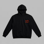 Siyah renkli, Oeko-Tex sertifikalı kalın polar erkek kapüşonlu sweatshirt. Sol göğüs kısmında turuncu renkli modern ve yuvarlak fontla işlenmiş "cool dad" nakışı bulunur. İçi şardonludur; kışın sıcak tutar, rüzgarı keser ve terletmez. Kanguru cepli, fermuarsız tasarımı ve yüksek kalite Alman nakış işçiliğiyle üretilmiş premium kışlık tasarım.