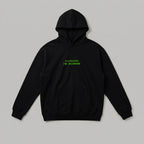 Göğüs kısmında neon yeşil renkli "everyday i'm mommin'" yazısı bulunan siyah renkli yetişkin kapüşonlu sweatshirt. Yüksek kalite Alman nakış işçiliği ile işlenmiştir. Oeko-Tex sertifikalı kalın gramajlı (heavyweight) ve pürüzsüz dokulu kumaşı, soğuk havalarda ısı yalıtımı sağlarken cilde nefes aldırır. Fermuar veya düğme içermeyen tasarımı, geniş kanguru cebi ve dayanıklı manşetleriyle anneler için günlük kullanıma uygun, uzun ömürlü premium kışlık giyim.