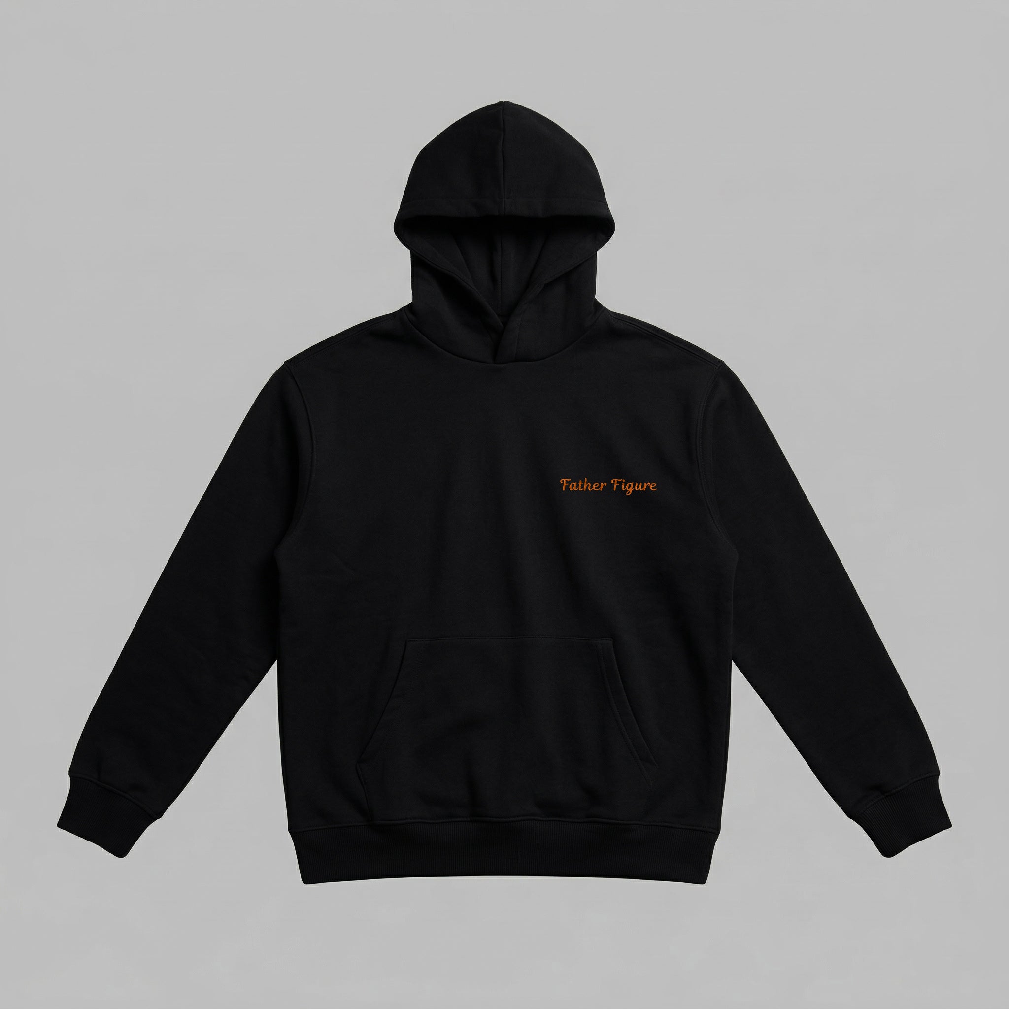 Siyah renkli, Oeko-Tex sertifikalı kalın polar yetişkin kapüşonlu sweatshirt. Sol göğüs kısmında turuncu renkli el yazısı fontuyla işlenmiş minimal "Father Figure" nakışı yer alır. İçi şardonlu dokusu kışın sıcak tutar, rüzgarı keser ve terletmez. Fermuarsız tasarımı, kanguru cebi ve yüksek kalite Alman işçiliğiyle üretilmiş premium kışlık erkek sweatshirt tasarımı.