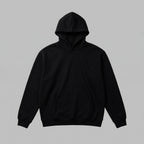 Siyah renkli, premium oversize kapüşonlu sweatshirt kapak görseli. Sol göğüste dairesel "Momazing" Alman nakış işlemesi dikkat çeker. Bu model, canlı önizleme aracıyla isme veya anne olma yılına göre özelleştirilerek kişisel bir hediye oluşturulabilir. %100 pamuklu, Oeko-Tex belgeli ağır gramajlı tok kumaş yapısı dayanıklı ve konforludur. Kanguru cebi, esnek manşetleri ve dökümlü kesimi ile günlük konfor sunar. Istanbul'da tasarlanmış premium giyim.