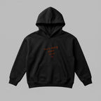 Siyah renkli, Oeko-Tex sertifikalı kalın polar çocuk kapüşonlu sweatshirt. Göğüs kısmında çocuk el yazısı fontuyla işlenmiş turuncu renkli "You're doing great DAD!" yazısı ve karalama kalp nakışı bulunur. İçi şardonludur; rüzgarı keser, sıcak tutar ve terletmez. Kanguru cepli ve yüksek kalite Alman nakış işçiliğiyle üretilmiş premium tasarım.