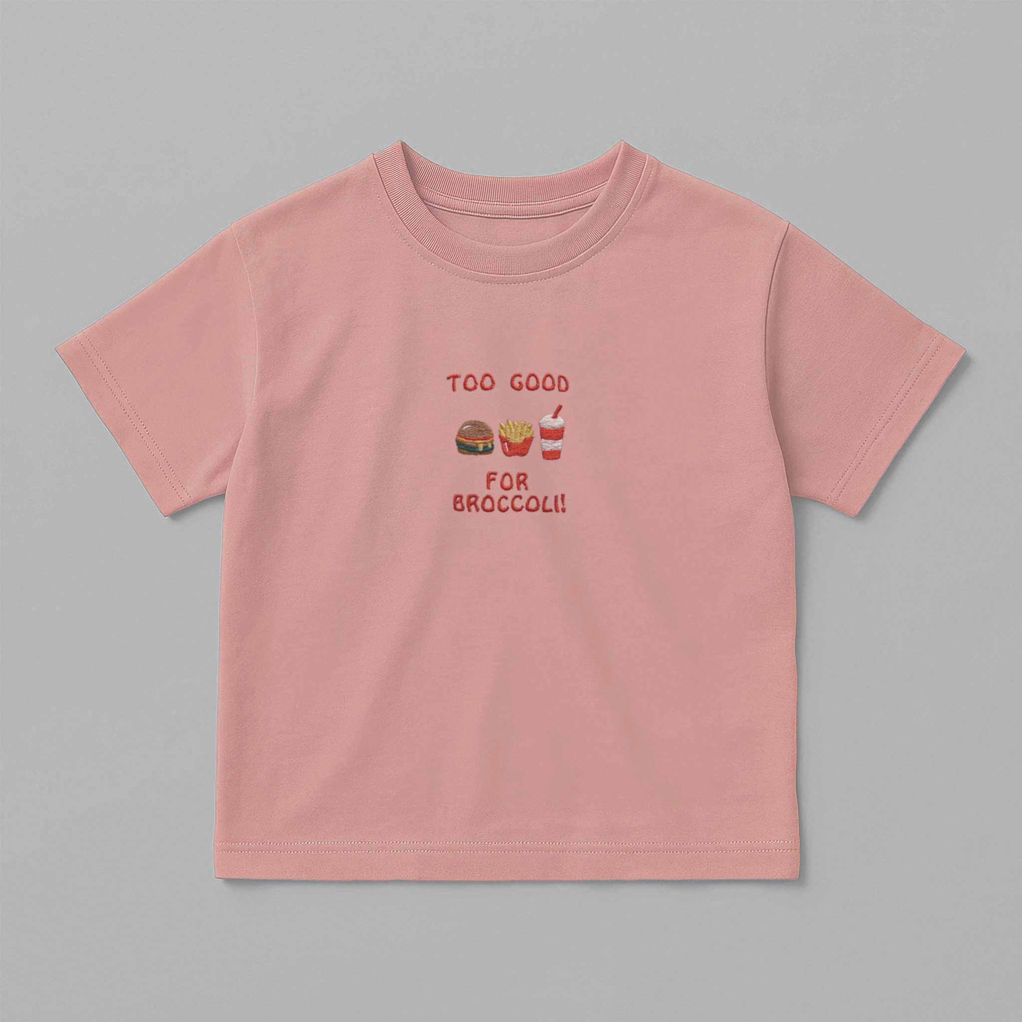 Gül kurusu (pembe) renkli, oversize kesim, 1-5 yaş için pamuklu çocuk tişörtü. Göğüs kısmında "Too Good for Broccoli" yazısı ve hamburger, patates, içecek nakışları bulunmaktadır.